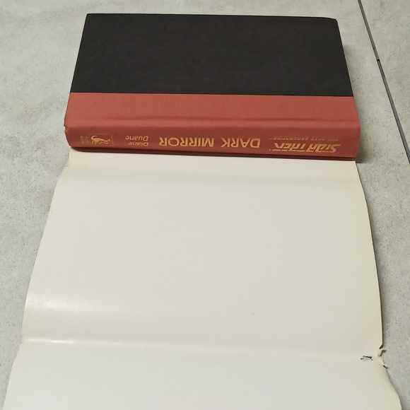 Star Trek The Next Generation: Dark Mirror Book - Picture 5 of 10
